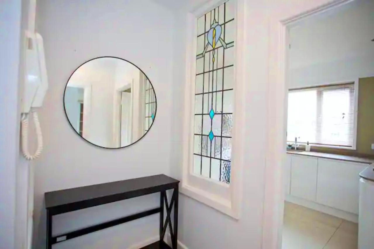 A Piece Of Seaside Serenity On The Sandbanks Peninsula Appartamento